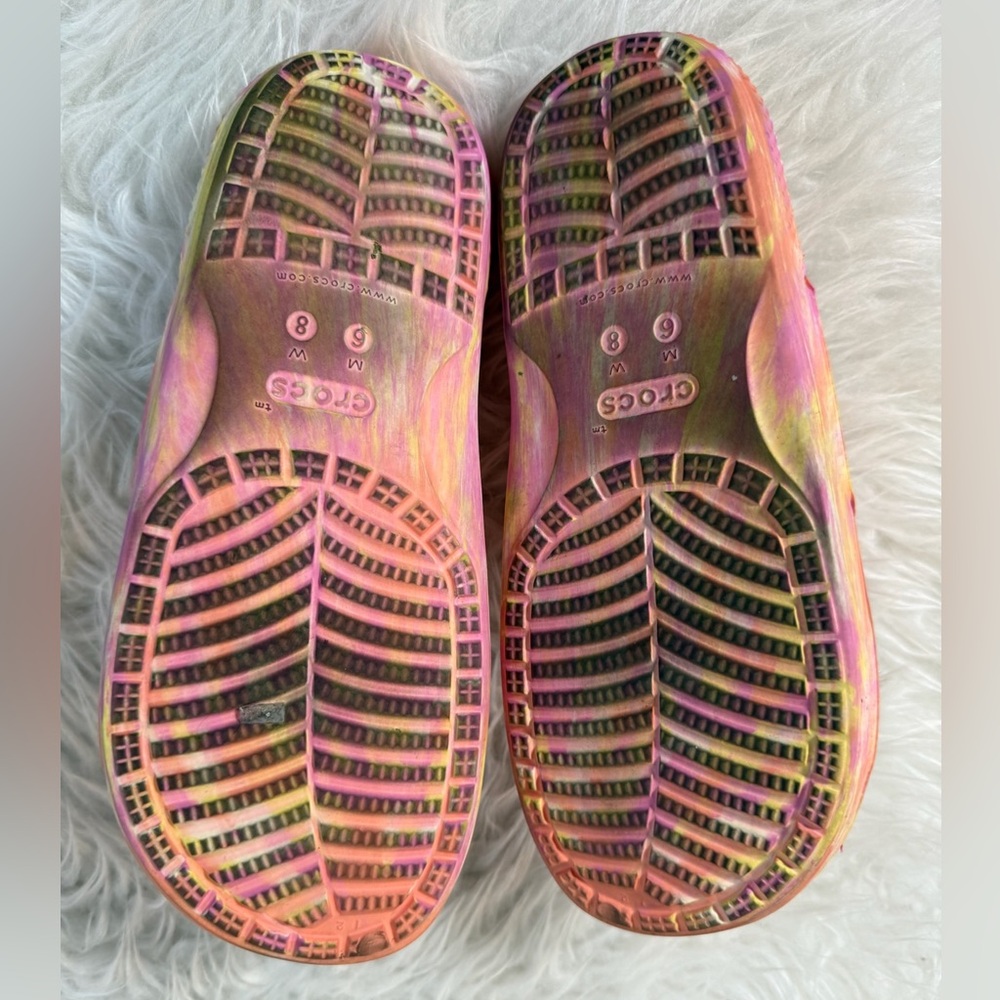 CROCS Women’s Size 8/Men’s Size 6 Two Strap Marbled Sandals - Picture 5 of 10